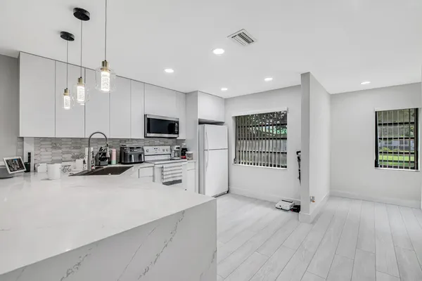 Property Slideshow image 2 of 34 | 21362 juego cir d, Boca Raton, FL, 33433