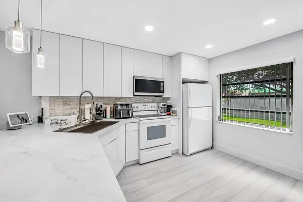 Property Slideshow image 3 of 34 | 21362 juego cir d, Boca Raton, FL, 33433