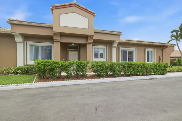 Property Slideshow image 2 of 46 | 10216 lombardy dr, Tamarac, FL, 33321