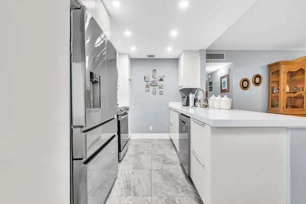 Property Slideshow image 3 of 43 | 625 normandy n 625, Delray Beach, FL, 33484