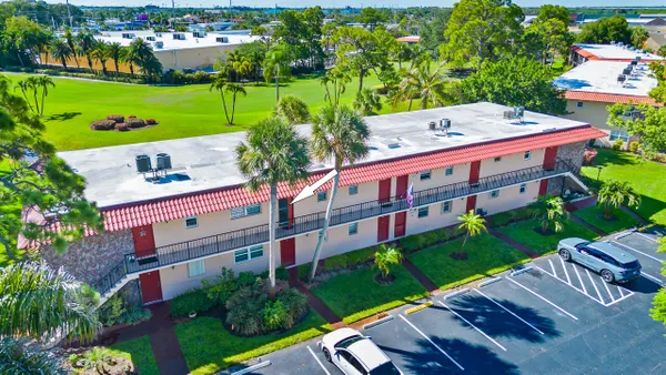 Property Slideshow image 2 of 15 | 1975 sw palm city rd g, Stuart, FL, 34994