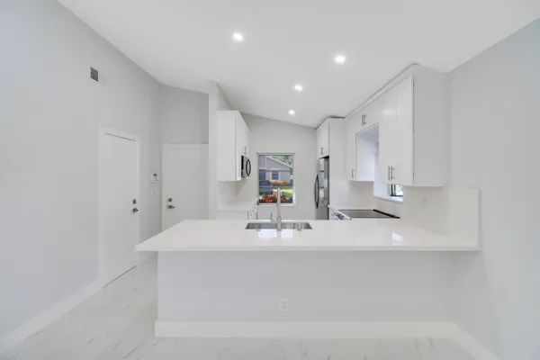 Property Slideshow image 3 of 20 | 8055 sweetbriar way, Boca Raton, FL, 33496