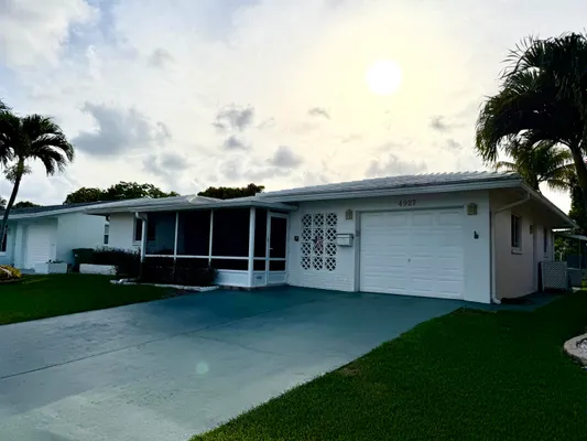 Property Slideshow image 3 of 35 | 4927 nw 47th ter, Tamarac, FL, 33319