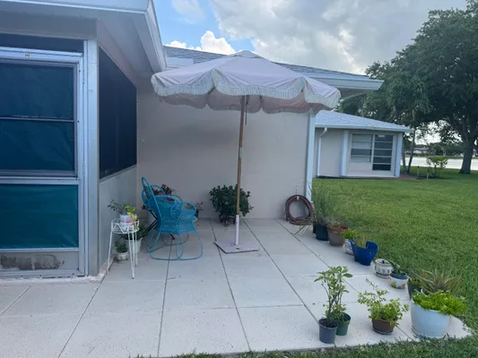 Property Slideshow image 3 of 12 | 542 franconia cir, Lake Worth, FL, 33467