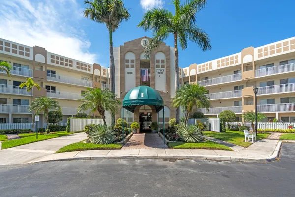 Property Slideshow image 2 of 40 | 7763 southampton ter 405, Tamarac, FL, 33321