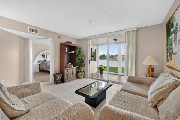 Property Slideshow image 3 of 49 | 7763 southampton ter 108, Tamarac, FL, 33321