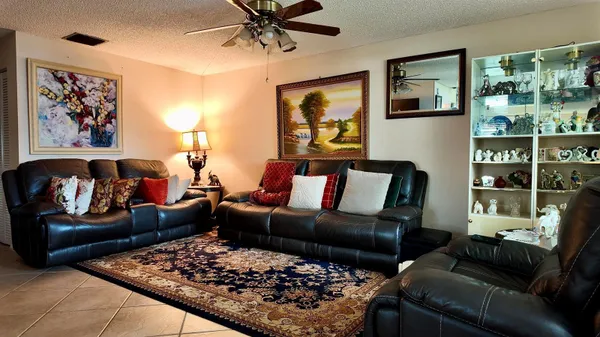 Property Slideshow image 3 of 19 | 1061 nw 85th ter a111, Plantation, FL, 33322