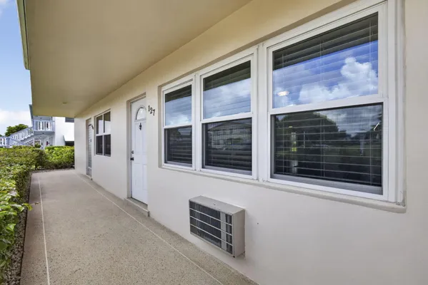 Property Slideshow image 3 of 36 | 127 chatham f f, West Palm Beach, FL, 33417