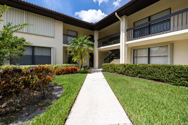 Property Slideshow image 3 of 33 | 480 sw s river dr 106, Stuart, FL, 34997