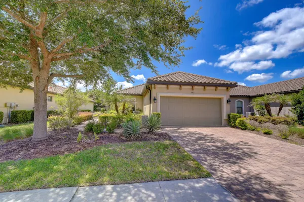 Property Slideshow image 3 of 115 | 8433 alberata vista dr, Tampa, FL, 33647