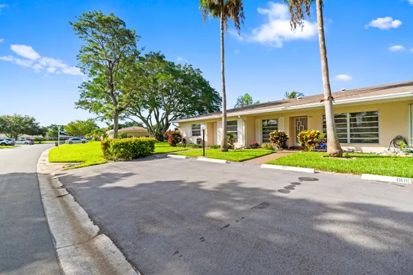 Property Slideshow image 3 of 44 | 8666 bella vista dr 111, Boca Raton, FL, 33433