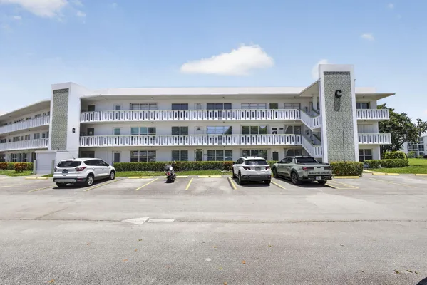 Property Slideshow image 3 of 40 | 307 wellington c c, West Palm Beach, FL, 33417