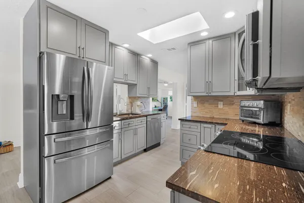 Property Slideshow image 3 of 33 | 1050 nw 73rd ter, Margate, FL, 33063