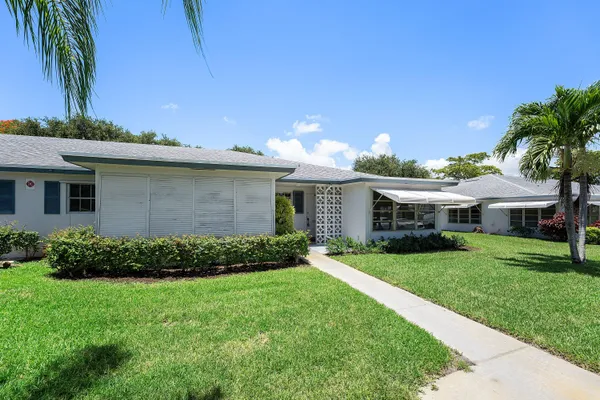 Property Slideshow image 2 of 41 | 1210 s drive cir d, Delray Beach, FL, 33445