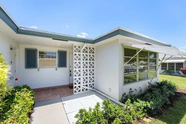 Property Slideshow image 3 of 41 | 1210 s drive cir d, Delray Beach, FL, 33445