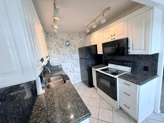 Property Slideshow image 2 of 45 | 4065 harwood e, Deerfield Beach, FL, 33442