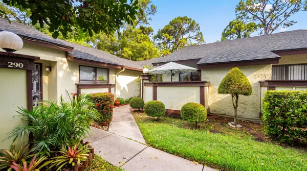 Property Slideshow image 2 of 38 | 291 amber ct, Royal Palm Beach, FL, 33411