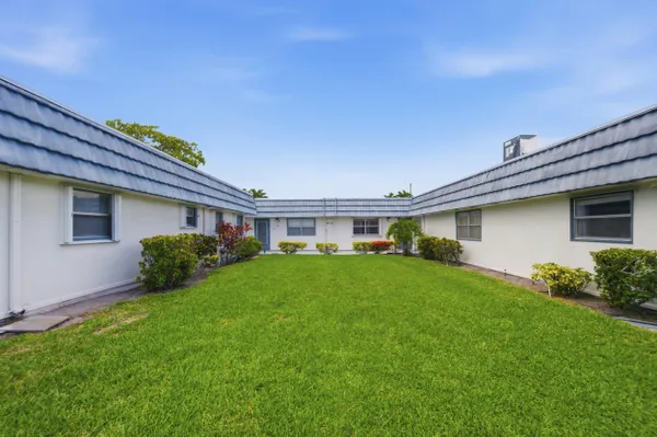 Property Slideshow image 2 of 36 | 30 waterford b, Delray Beach, FL, 33446