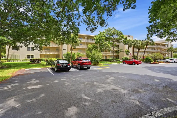 Property Slideshow image 2 of 36 | 2905 victoria pl c4, Coconut Creek, FL, 33066