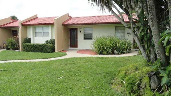 Property Slideshow image 3 of 37 | 117 golden river dr, West Palm Beach, FL, 33411