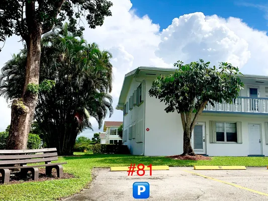 Property Slideshow image 3 of 42 | 81 kingswood e, West Palm Beach, FL, 33417