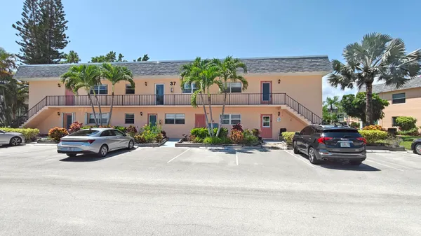 Property Slideshow image 2 of 38 | 2950 se ocean blvd 37-6, Stuart, FL, 34996