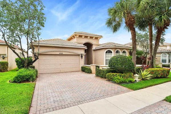 Property Slideshow image 2 of 63 | 8769 via grande e, Wellington, FL, 33411