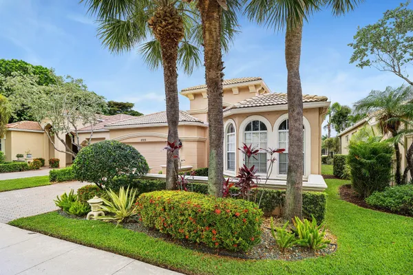 Property Slideshow image 3 of 63 | 8769 via grande e, Wellington, FL, 33411