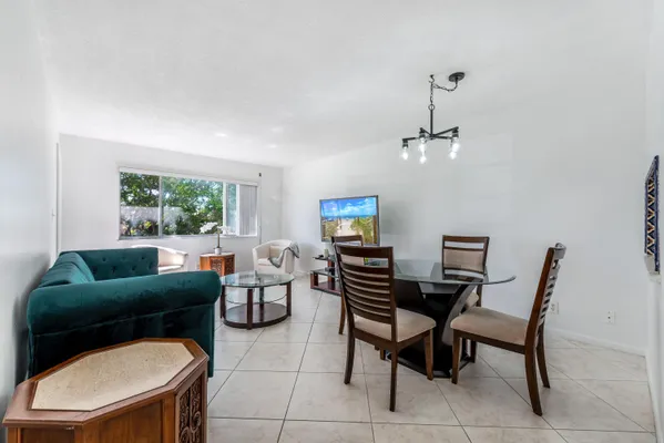 Property Slideshow image 3 of 35 | 2615 garden dr 307, Lake Worth, FL, 33461