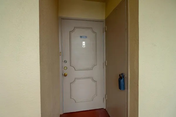 Property Slideshow image 2 of 42 | 3661 via poinciana 211, Lake Worth, FL, 33467