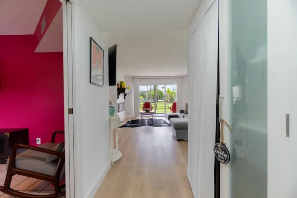 Property Slideshow image 3 of 42 | 3661 via poinciana 211, Lake Worth, FL, 33467