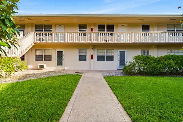 Property Slideshow image 2 of 25 | 142 norwich f f, West Palm Beach, FL, 33417