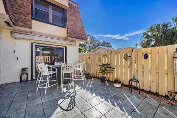 Property Slideshow image 3 of 35 | 825 nw 30th ave a, Delray Beach, FL, 33445