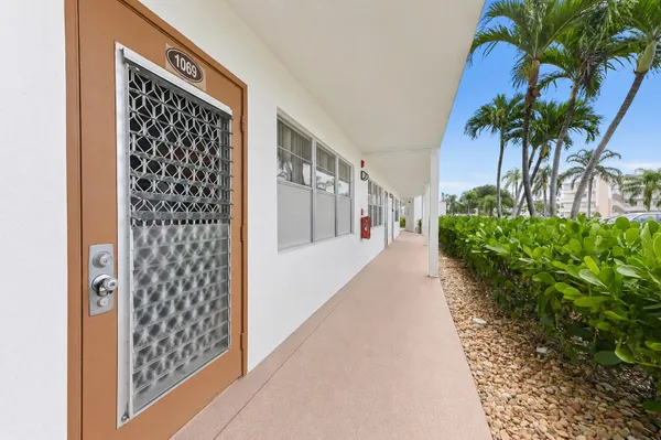 Property Slideshow image 2 of 44 | 1069 cornwall d d, Boca Raton, FL, 33434