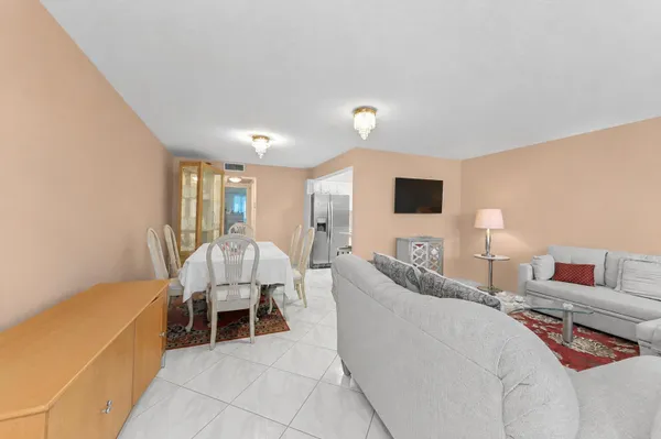 Property Slideshow image 3 of 44 | 1069 cornwall d d, Boca Raton, FL, 33434