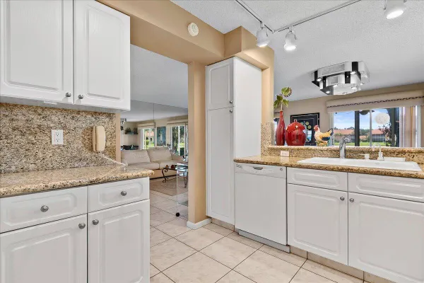 Property Slideshow image 3 of 35 | 9927 seacrest cir 102, Boynton Beach, FL, 33437