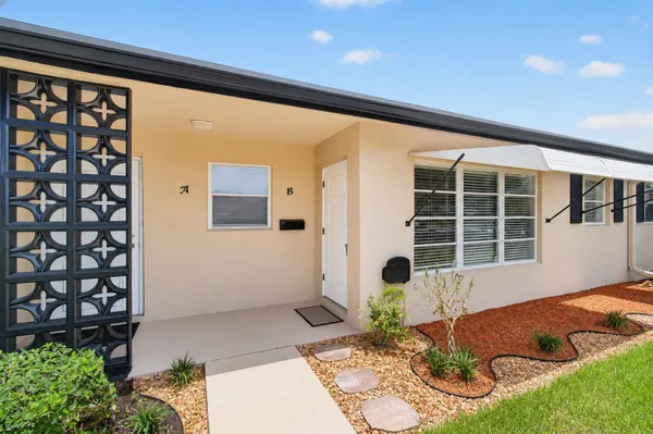 Property Slideshow image 2 of 24 | 1007 s dr, Delray Beach, FL, 33445