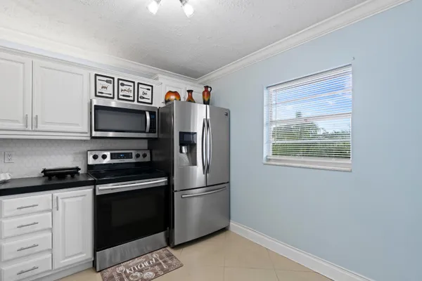 Property Slideshow image 2 of 20 | 300 ne 26th ave 1030, Boynton Beach, FL, 33435