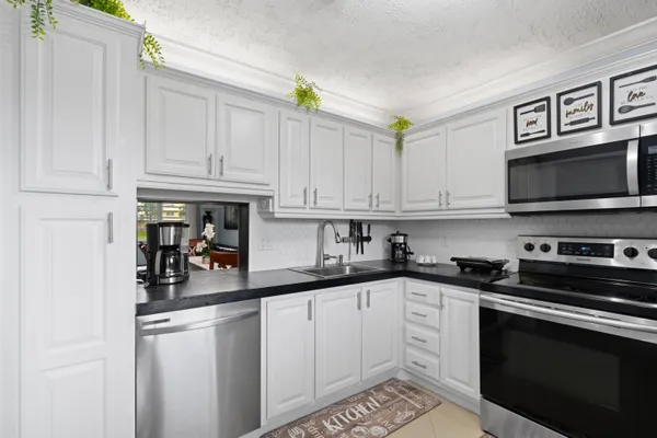 Property Slideshow image 3 of 20 | 300 ne 26th ave 1030, Boynton Beach, FL, 33435