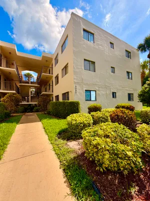 Property Slideshow image 2 of 52 | 5280 las verdes cir 216, Delray Beach, FL, 33484