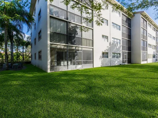 Property Slideshow image 3 of 46 | 550 sw 137 ave l114, Pembroke Pines, FL, 33027