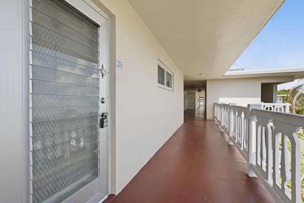 Property Slideshow image 3 of 24 | 2606 garden dr 305, Lake Worth, FL, 33461