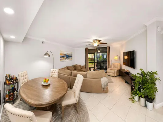Property Slideshow image 2 of 14 | 5160 las verdes cir 103, Delray Beach, FL, 33484