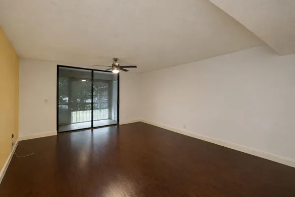 Property Slideshow image 3 of 28 | 5220 las verdes cir 220, Delray Beach, FL, 33484