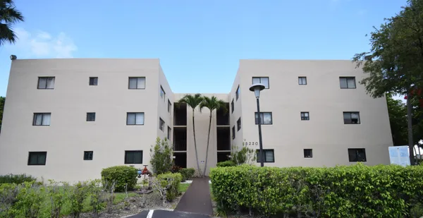 Property Slideshow image 2 of 28 | 5220 las verdes cir 220, Delray Beach, FL, 33484