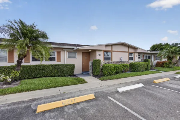 Property Slideshow image 3 of 47 | 2703 dudley dr h, West Palm Beach, FL, 33415