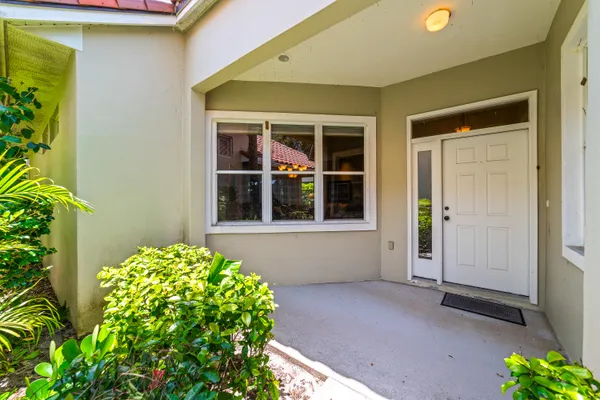 Property Slideshow image 2 of 58 | 1726 victoria cir, Vero Beach, FL, 32967