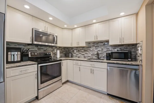 Property Slideshow image 2 of 34 | 54 capri b b, Delray Beach, FL, 33484