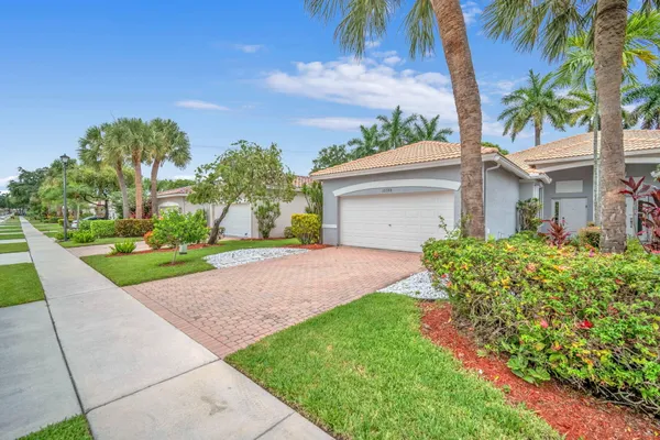 Property Slideshow image 3 of 52 | 10788 royal caribbean cir, Boynton Beach, FL, 33437