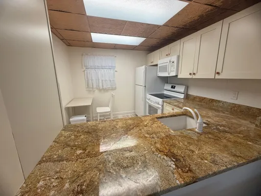 Property Slideshow image 3 of 23 | 2601 ne 3rd ct 202, Boynton Beach, FL, 33435
